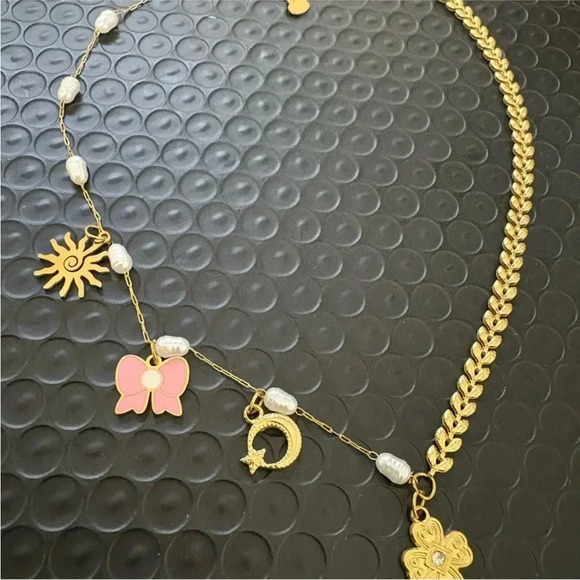 Side charmed necklace - Picture 2 of 6